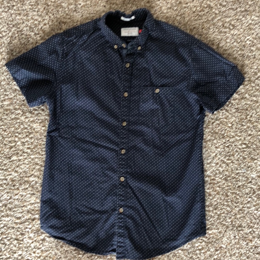Men’s button down short sleeved shirt.  Size Small
